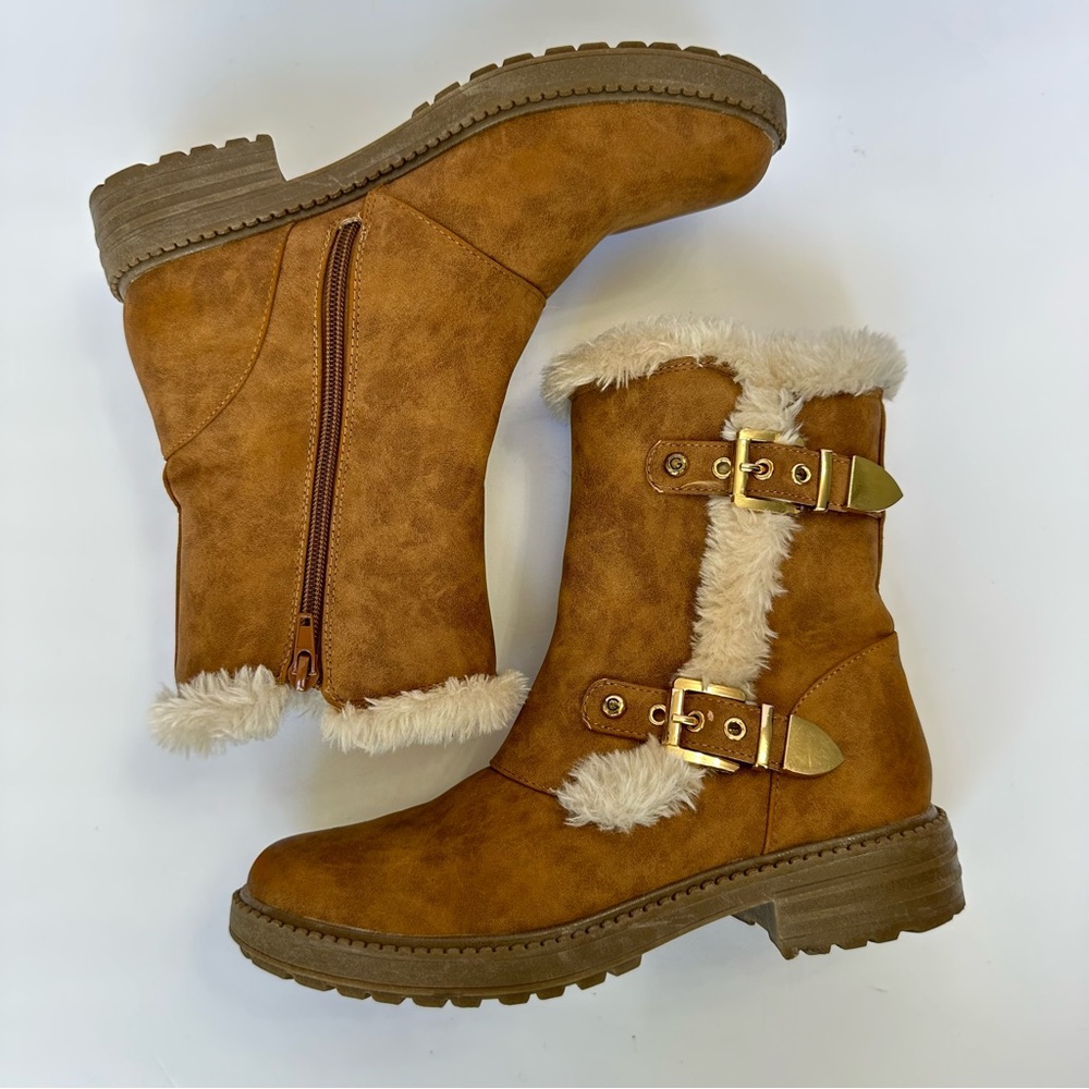 GBG Los Angeles 7 Women's Garit Lug Sole Tan Furry Gold Buckle Accent Boots - Picture 4 of 11